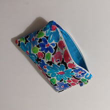 Load image into Gallery viewer, Blue Flower / Medium Zipper Pouches
